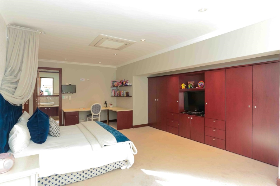 5 Bedroom Property for Sale in Sandhurst Gauteng