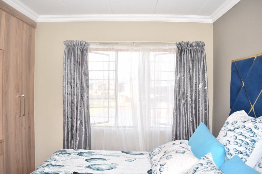 2 Bedroom Property for Sale in Andeon AH Gauteng