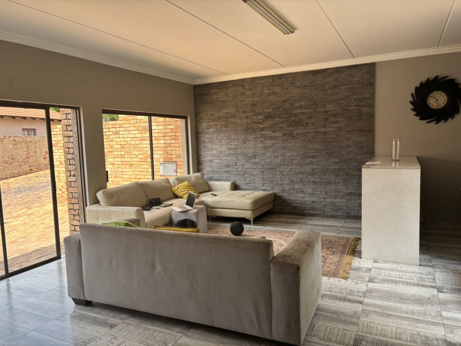 4 Bedroom Property for Sale in Thatchfield Estate Gauteng