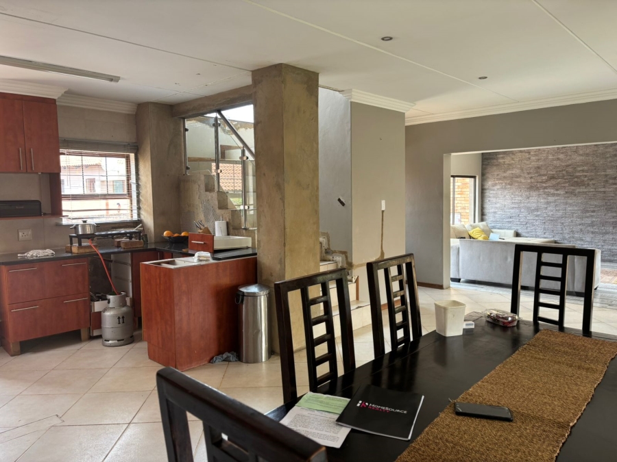 4 Bedroom Property for Sale in Thatchfield Estate Gauteng