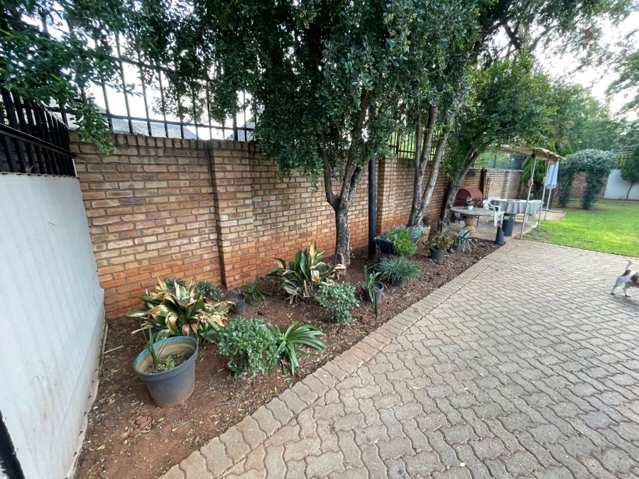 To Let 2 Bedroom Property for Rent in Doornpoort Gauteng