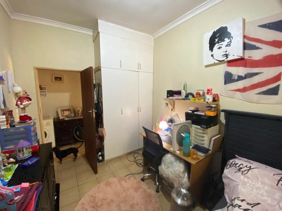 To Let 2 Bedroom Property for Rent in Waverley Gauteng