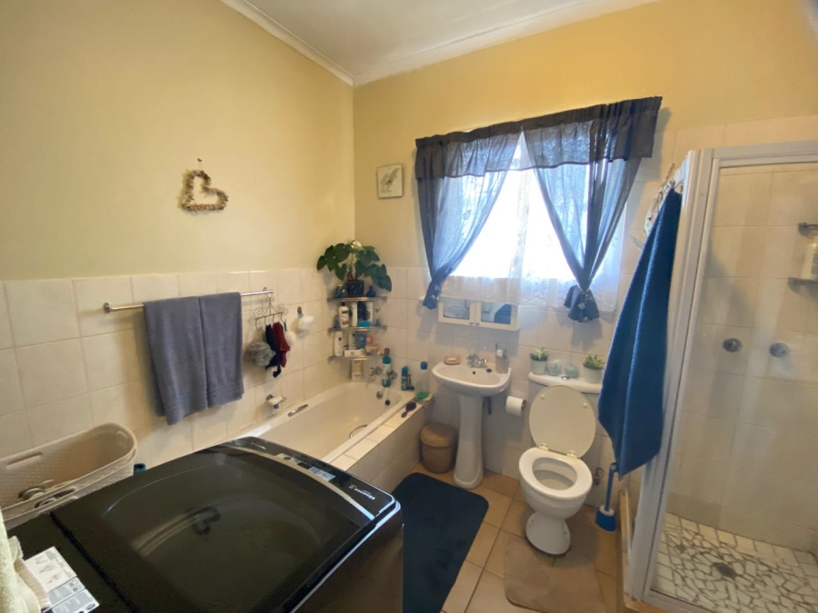 To Let 2 Bedroom Property for Rent in Waverley Gauteng