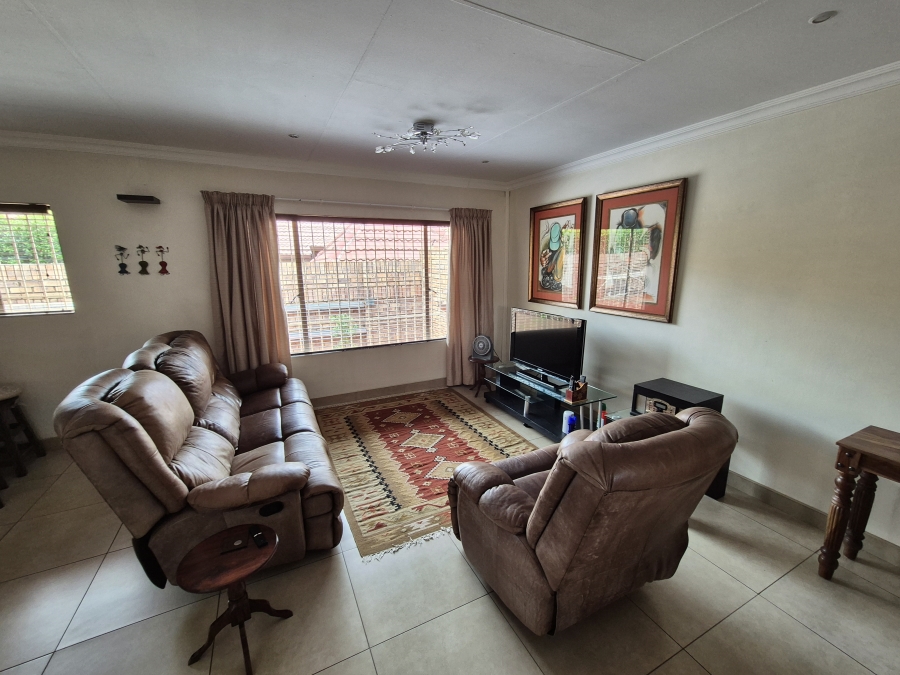 3 Bedroom Property for Sale in Eldoraigne Gauteng