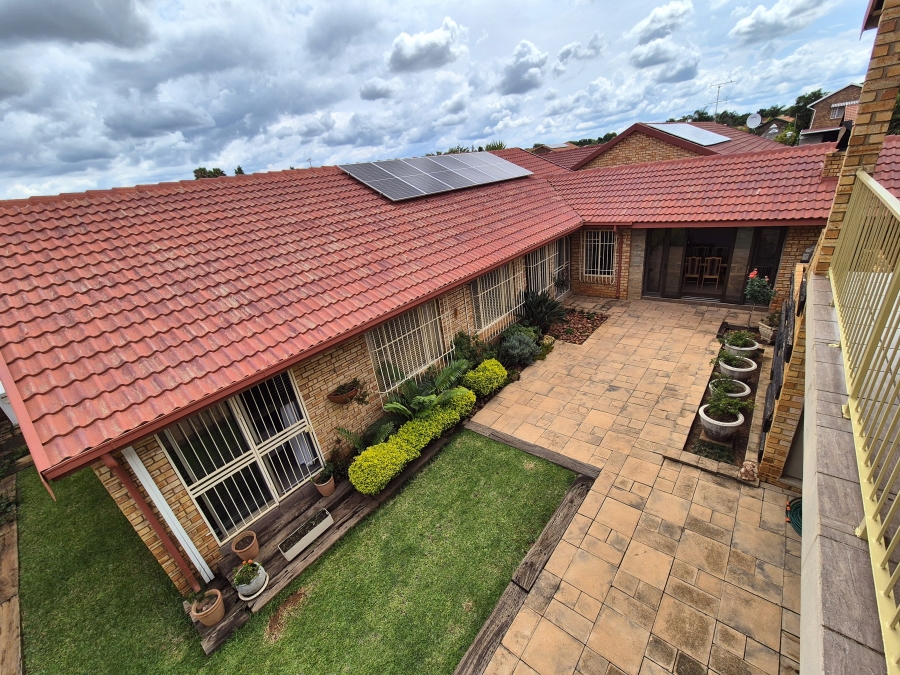 3 Bedroom Property for Sale in Eldoraigne Gauteng