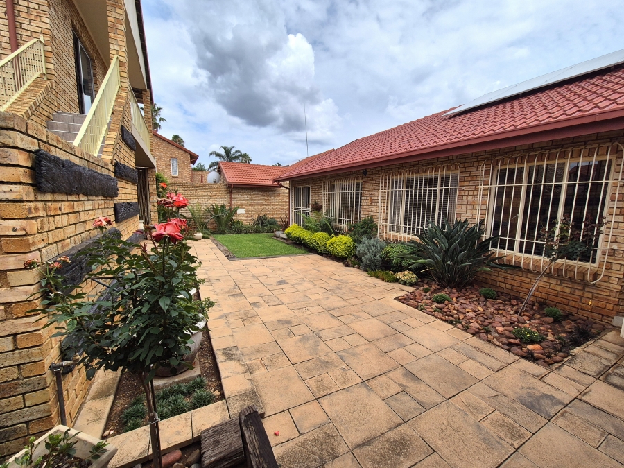 3 Bedroom Property for Sale in Eldoraigne Gauteng