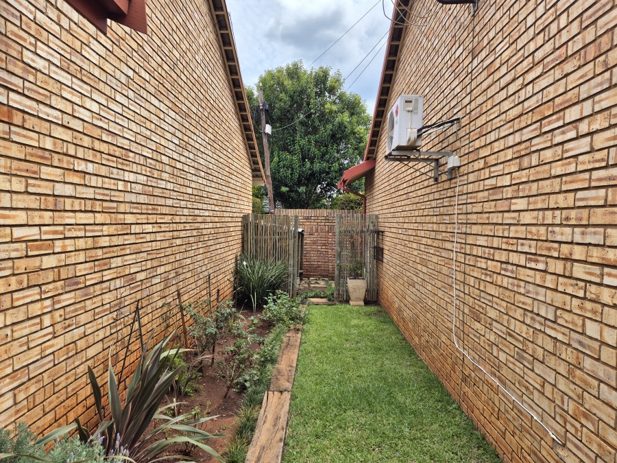 3 Bedroom Property for Sale in Eldoraigne Gauteng