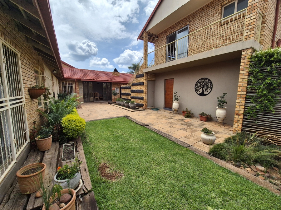 3 Bedroom Property for Sale in Eldoraigne Gauteng