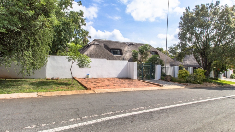 4 Bedroom Property for Sale in Faerie Glen Gauteng