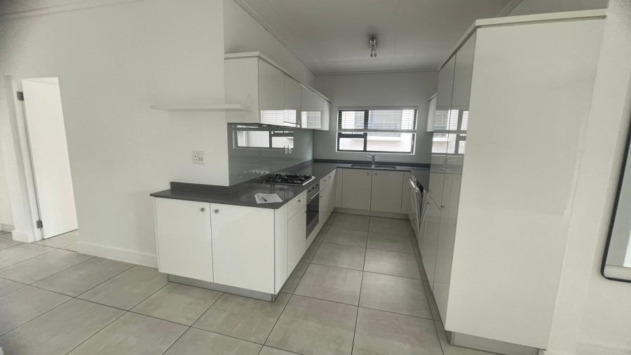 To Let 3 Bedroom Property for Rent in Waterfall Gauteng