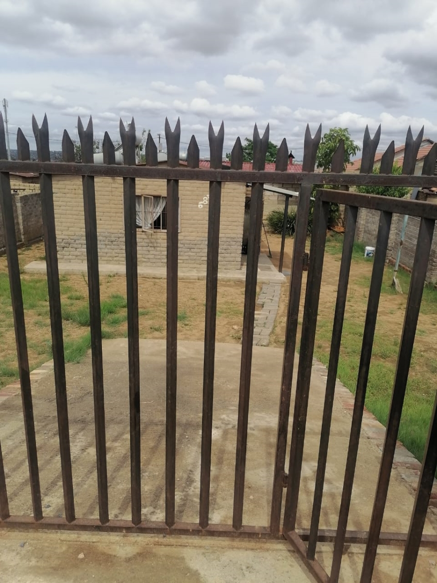 2 Bedroom Property for Sale in Olievenhoutbosch Gauteng