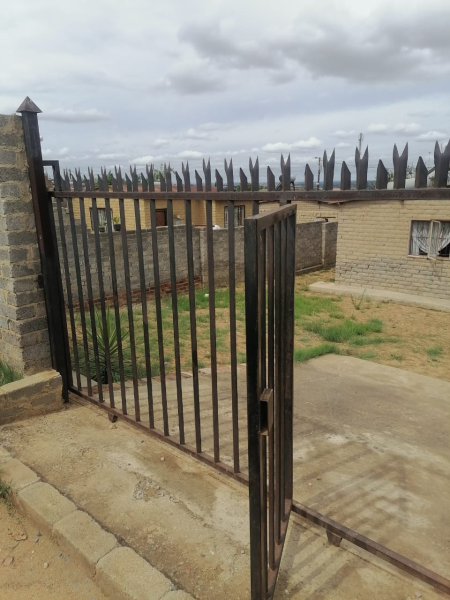 2 Bedroom Property for Sale in Olievenhoutbosch Gauteng