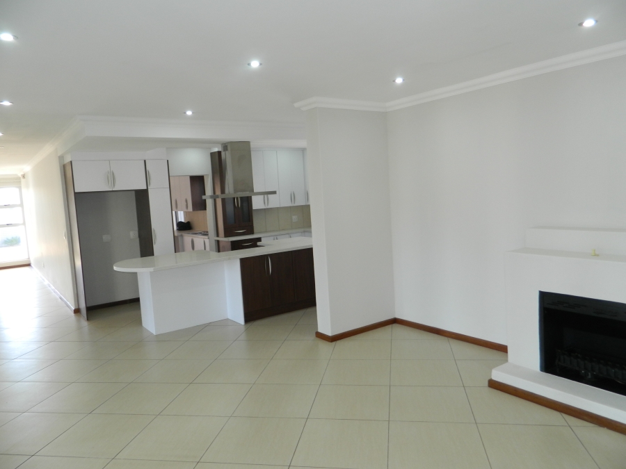 To Let 4 Bedroom Property for Rent in Silverwoods Country Estate Gauteng