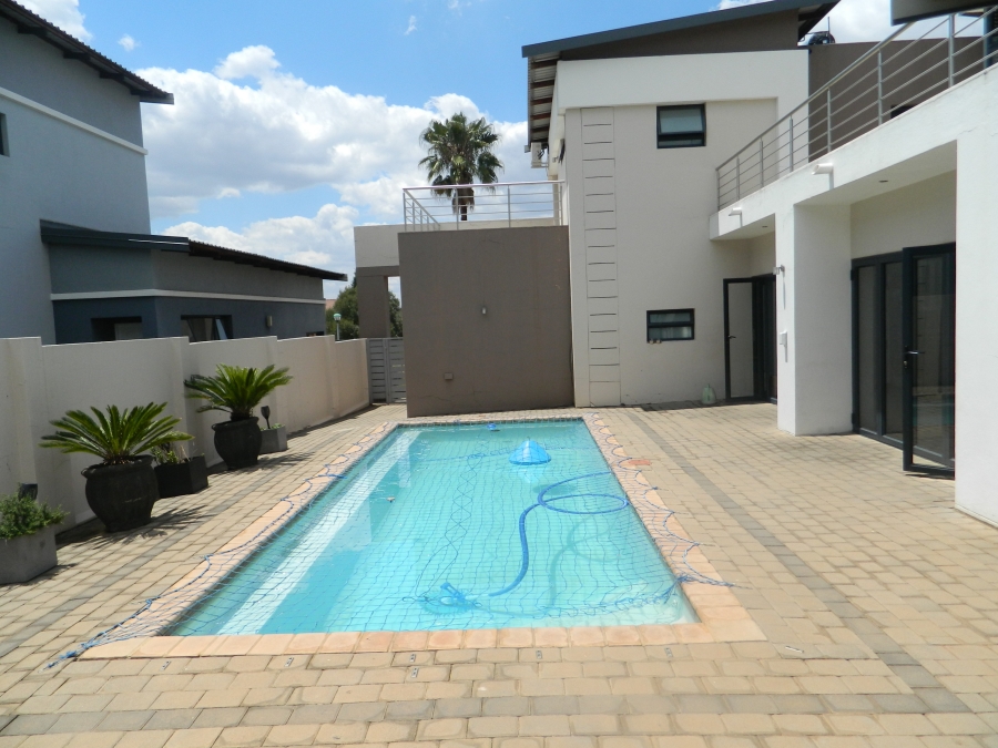 To Let 4 Bedroom Property for Rent in Silverwoods Country Estate Gauteng