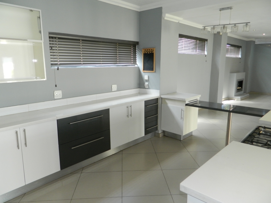 To Let 4 Bedroom Property for Rent in Silverwoods Country Estate Gauteng