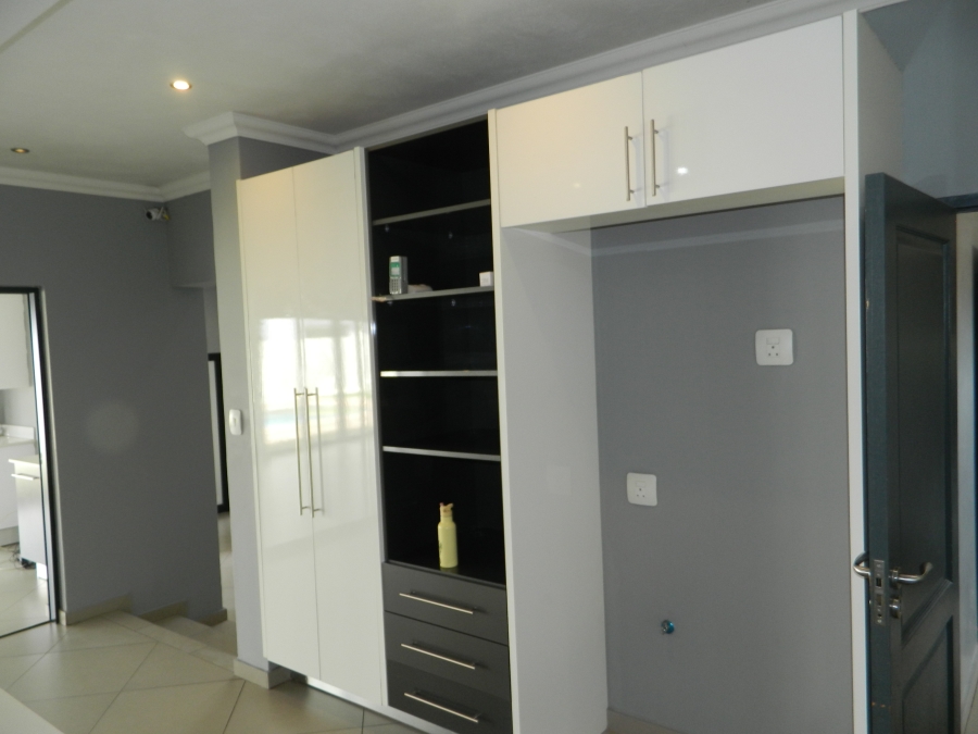 To Let 4 Bedroom Property for Rent in Silverwoods Country Estate Gauteng