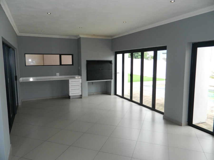 To Let 4 Bedroom Property for Rent in Silverwoods Country Estate Gauteng