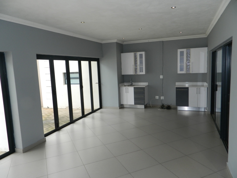 To Let 4 Bedroom Property for Rent in Silverwoods Country Estate Gauteng