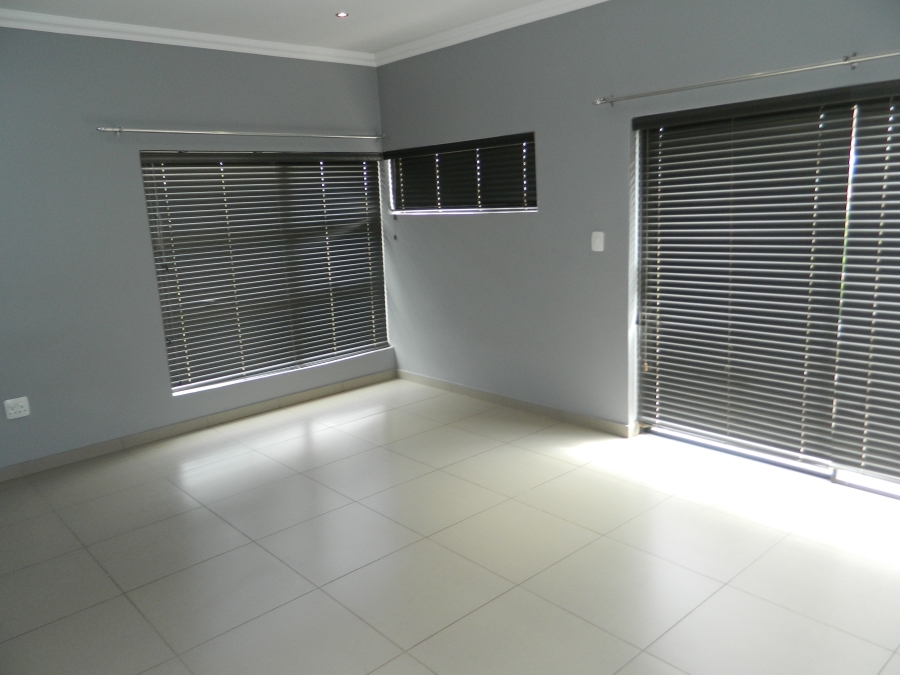 To Let 4 Bedroom Property for Rent in Silverwoods Country Estate Gauteng