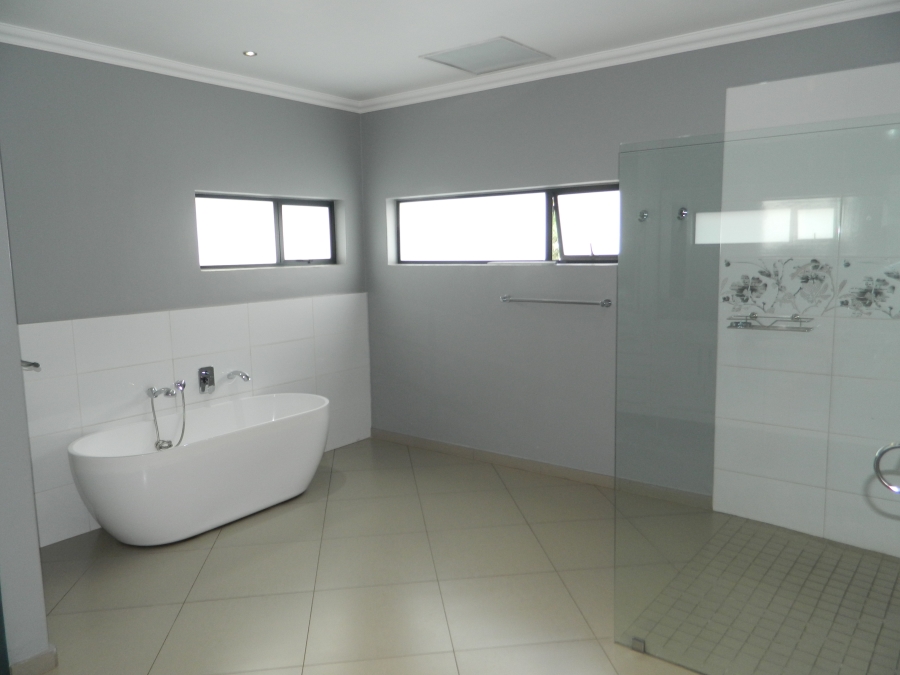 To Let 4 Bedroom Property for Rent in Silverwoods Country Estate Gauteng