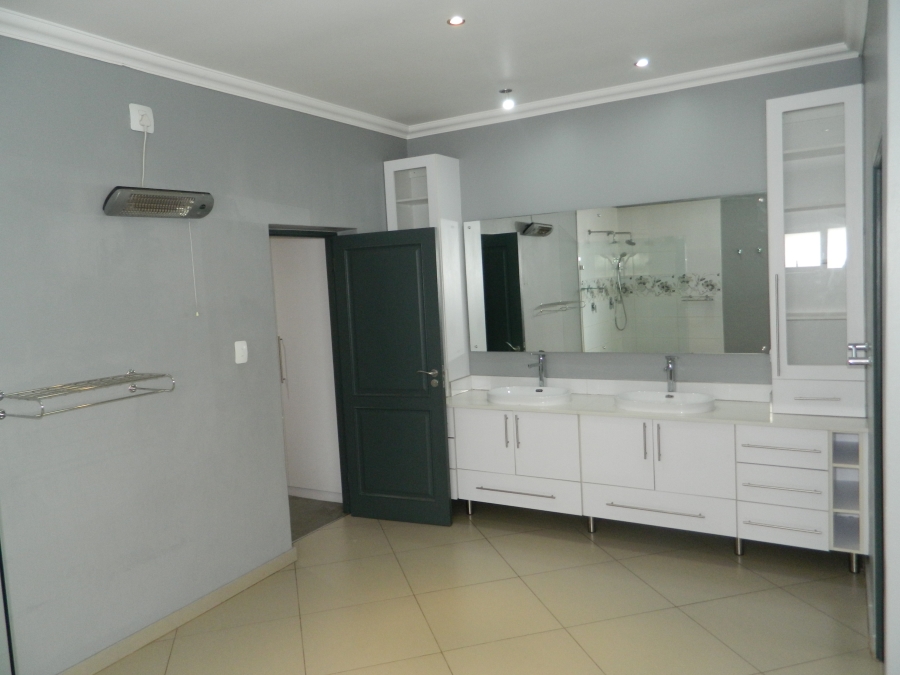 To Let 4 Bedroom Property for Rent in Silverwoods Country Estate Gauteng