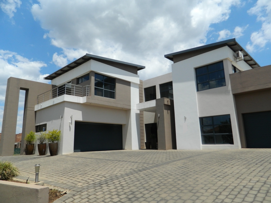 To Let 4 Bedroom Property for Rent in Silverwoods Country Estate Gauteng