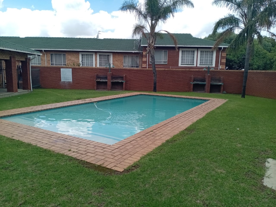 To Let 1 Bedroom Property for Rent in Halfway Gardens Gauteng