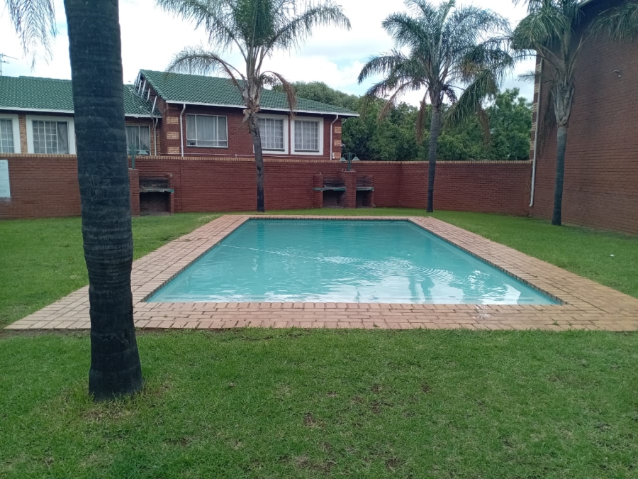 To Let 1 Bedroom Property for Rent in Halfway Gardens Gauteng