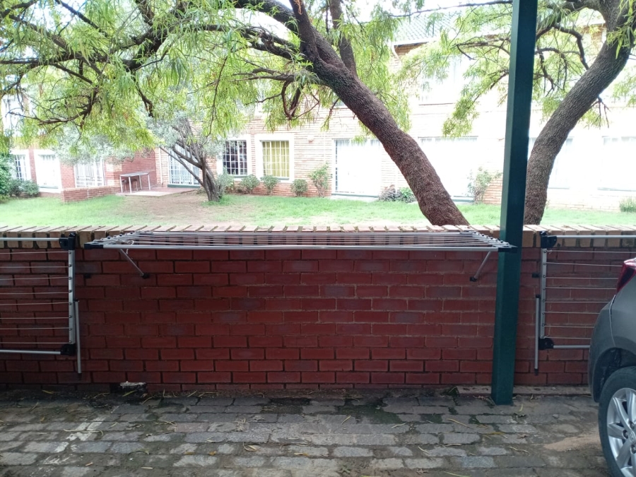 To Let 1 Bedroom Property for Rent in Halfway Gardens Gauteng