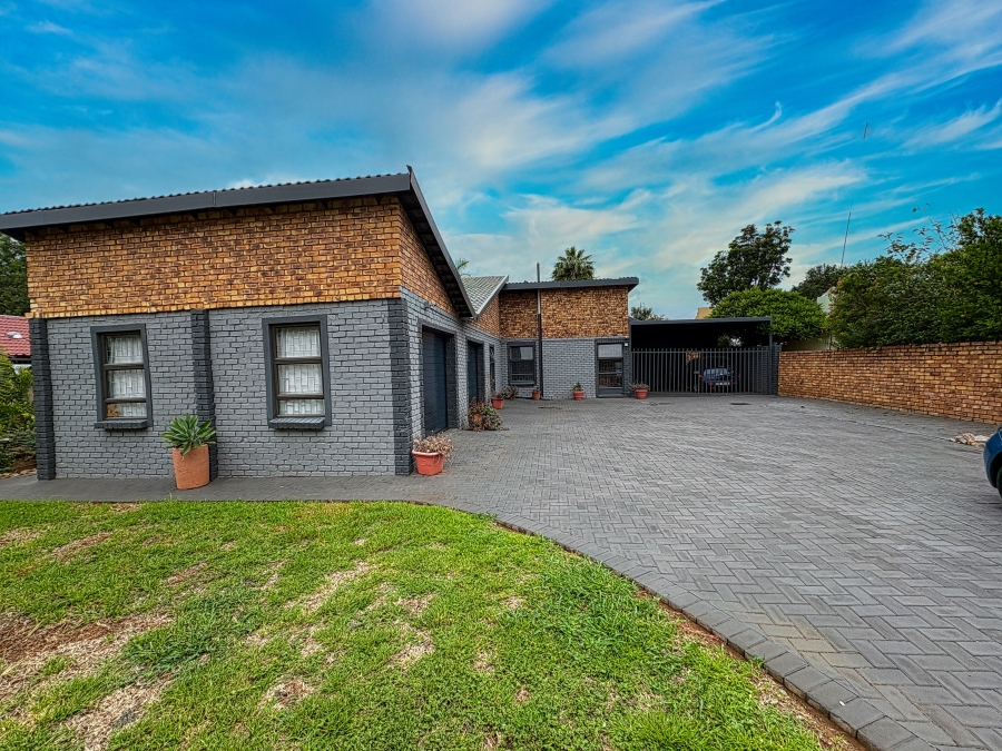 4 Bedroom Property for Sale in Theresa Park Gauteng