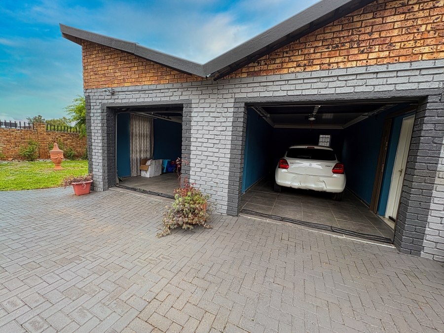 4 Bedroom Property for Sale in Theresa Park Gauteng