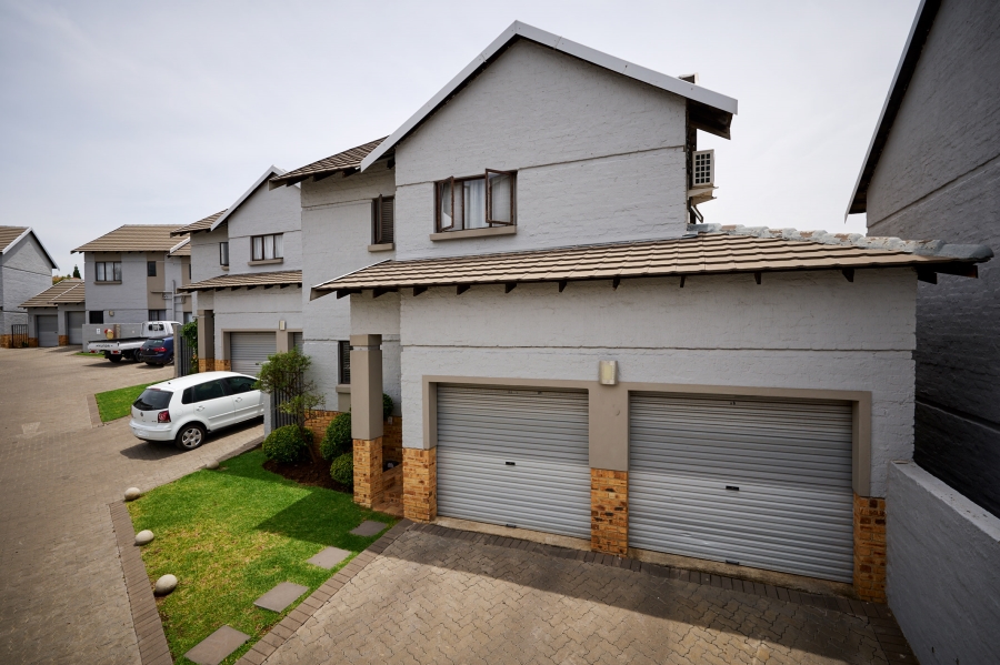 3 Bedroom Property for Sale in Halfway Gardens Gauteng