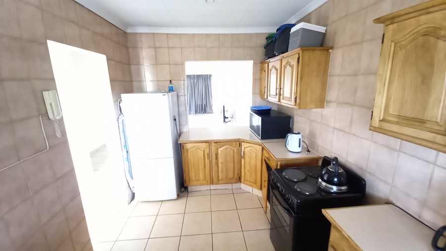 To Let 2 Bedroom Property for Rent in New Redruth Gauteng