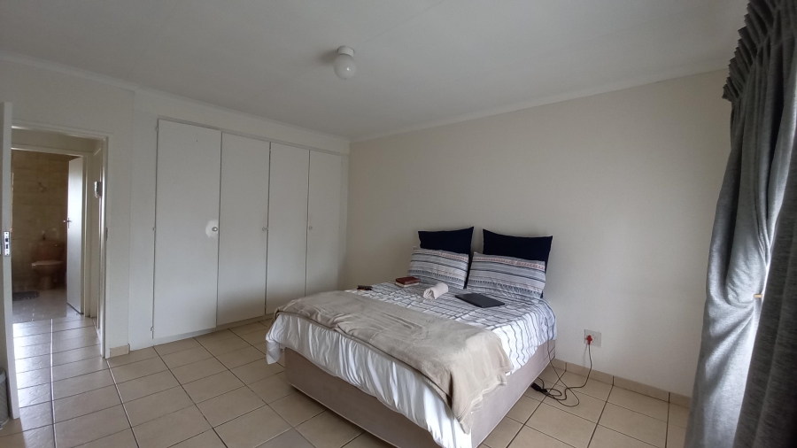 To Let 2 Bedroom Property for Rent in New Redruth Gauteng