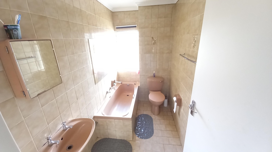 To Let 2 Bedroom Property for Rent in New Redruth Gauteng