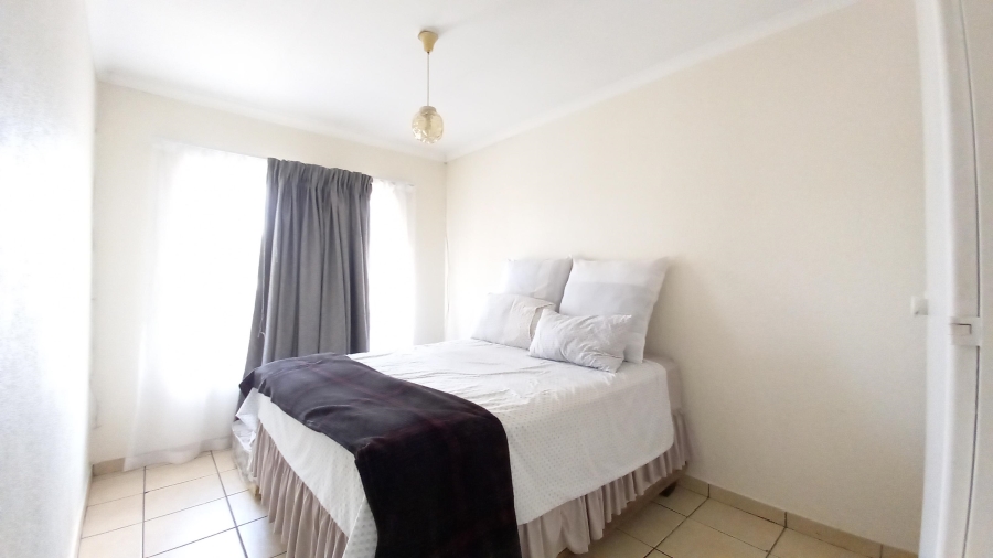 To Let 2 Bedroom Property for Rent in New Redruth Gauteng