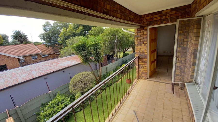 To Let 2 Bedroom Property for Rent in New Redruth Gauteng