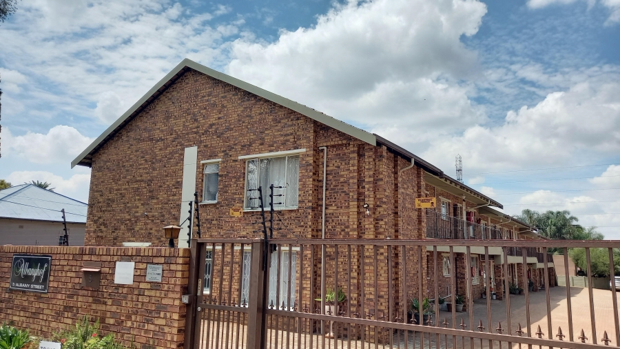 To Let 2 Bedroom Property for Rent in New Redruth Gauteng