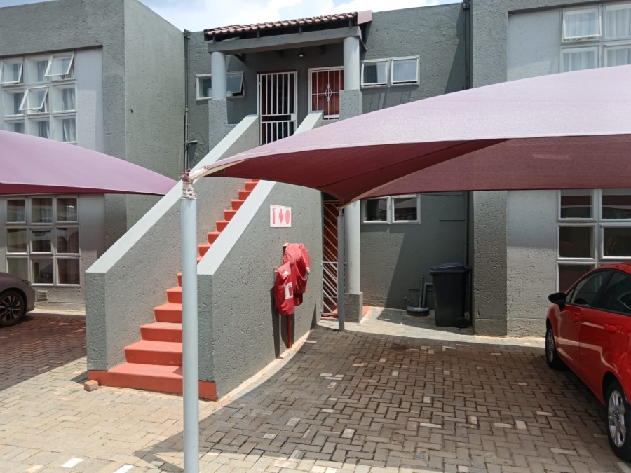 2 Bedroom Property for Sale in Mulbarton Gauteng