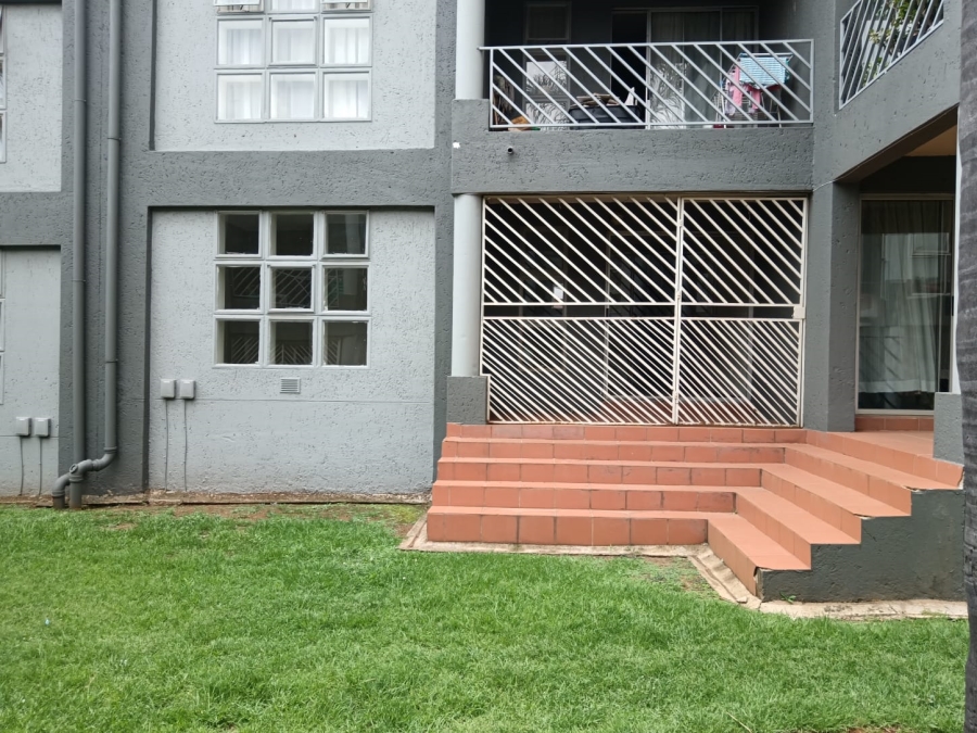 2 Bedroom Property for Sale in Mulbarton Gauteng