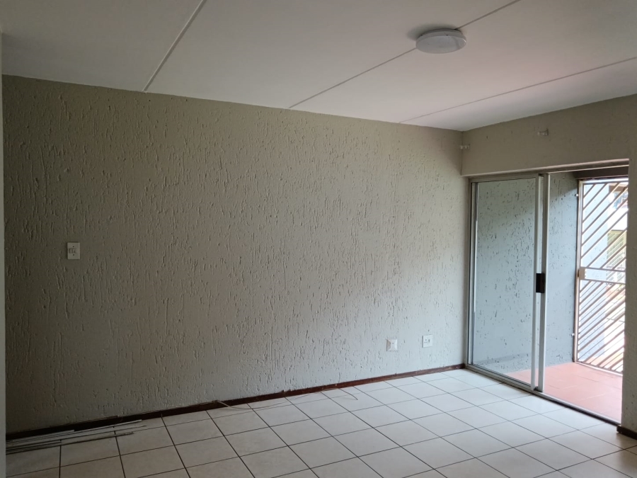 2 Bedroom Property for Sale in Mulbarton Gauteng