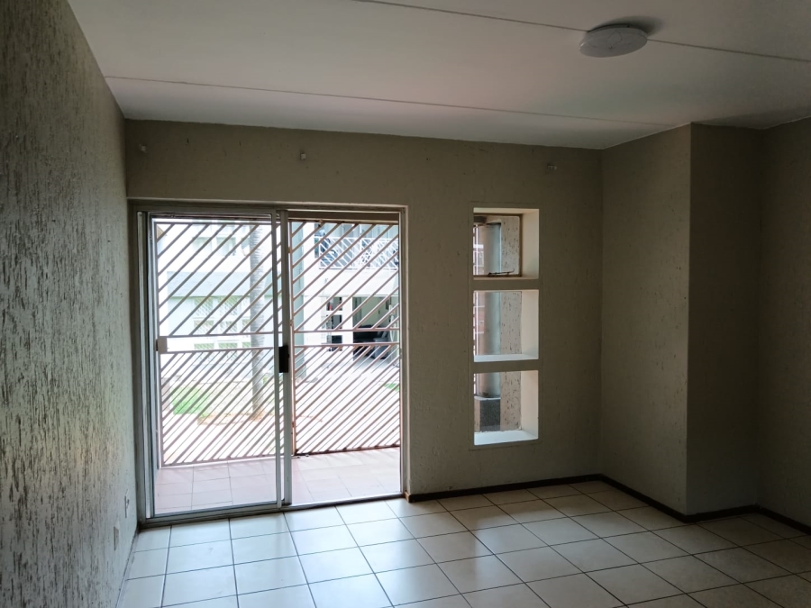 2 Bedroom Property for Sale in Mulbarton Gauteng