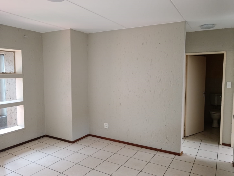 2 Bedroom Property for Sale in Mulbarton Gauteng