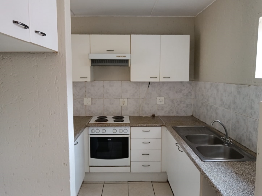 2 Bedroom Property for Sale in Mulbarton Gauteng