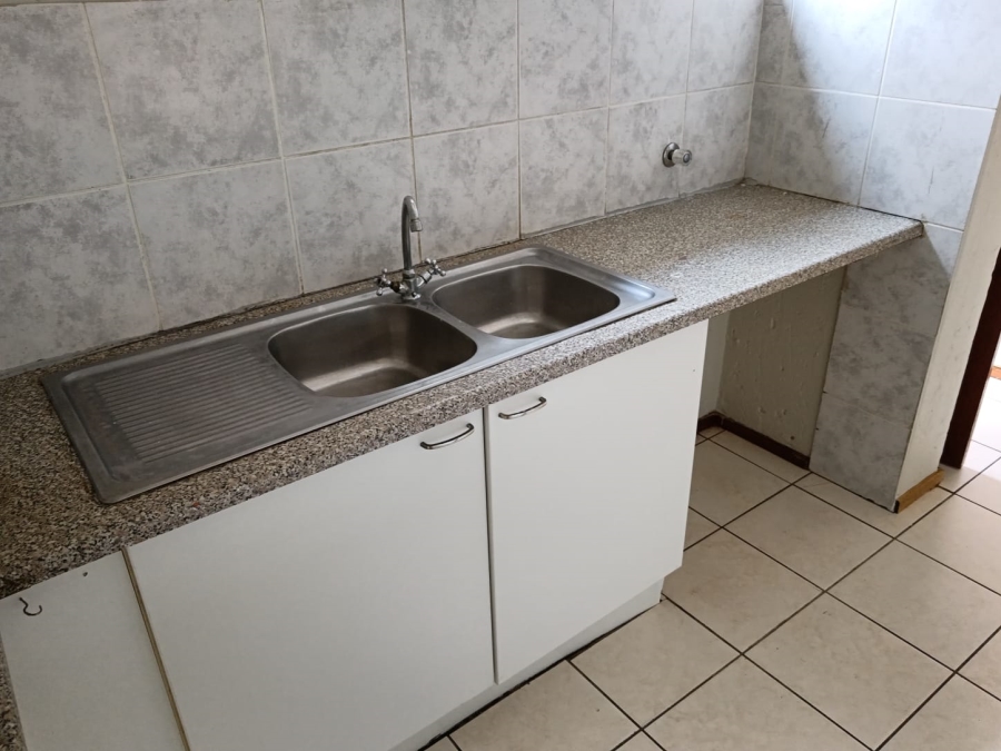 2 Bedroom Property for Sale in Mulbarton Gauteng