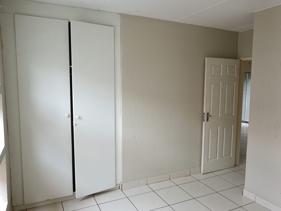 2 Bedroom Property for Sale in Mulbarton Gauteng