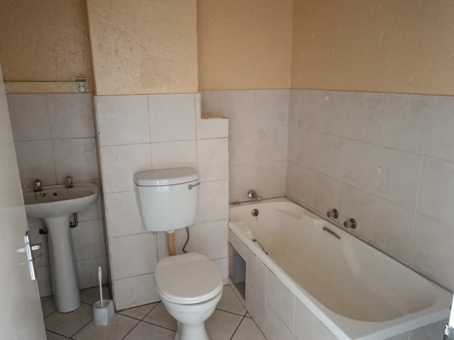 2 Bedroom Property for Sale in Mulbarton Gauteng