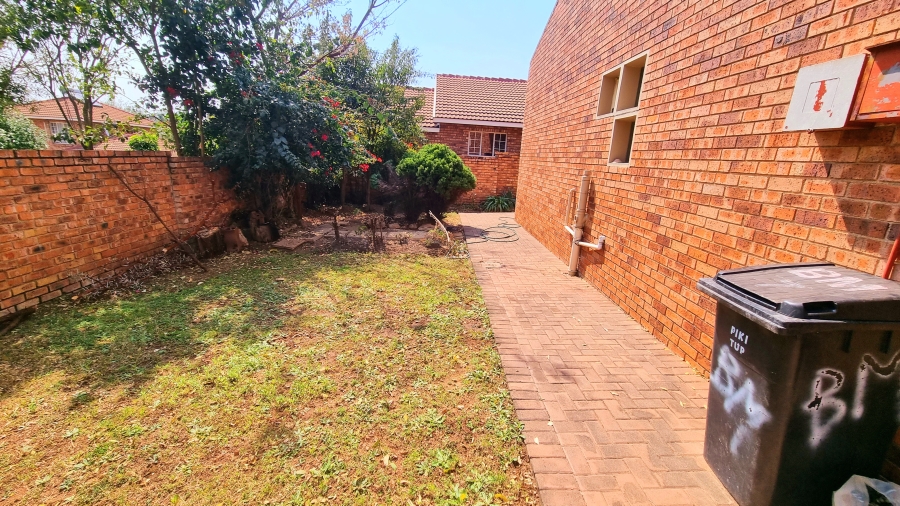 2 Bedroom Property for Sale in Halfway Gardens Gauteng