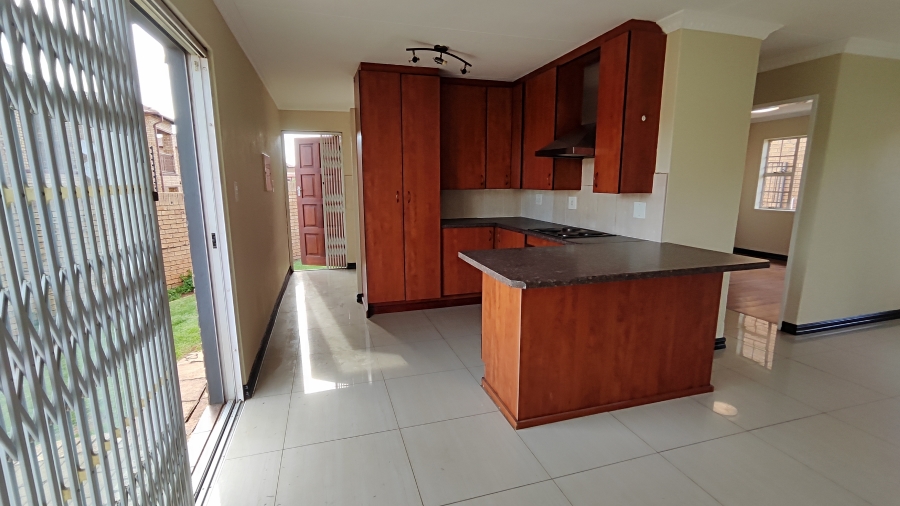 3 Bedroom Property for Sale in Halfway Gardens Gauteng