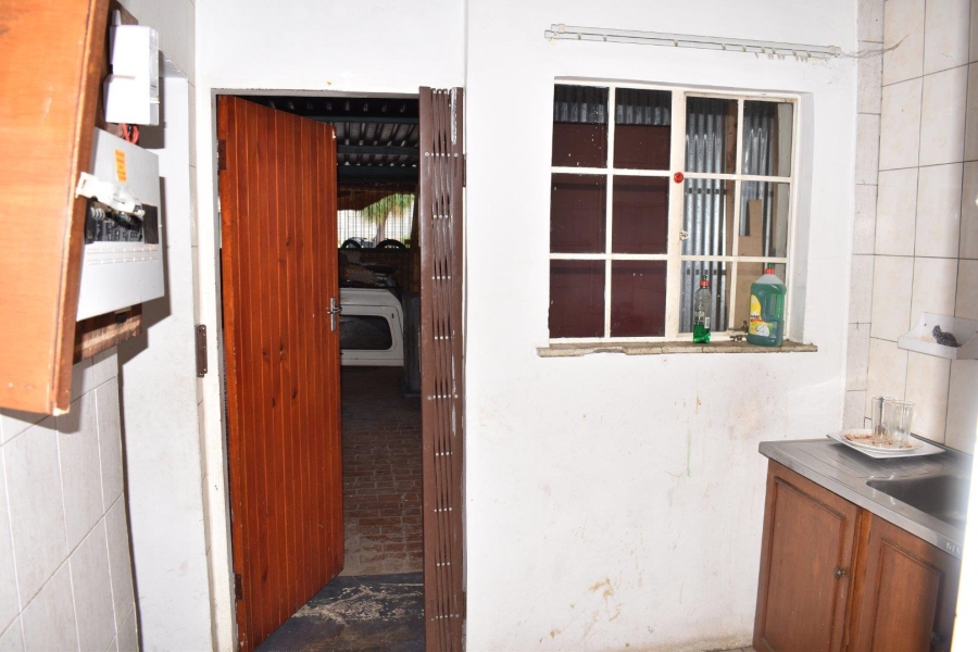 To Let 1 Bedroom Property for Rent in Capital Park Gauteng